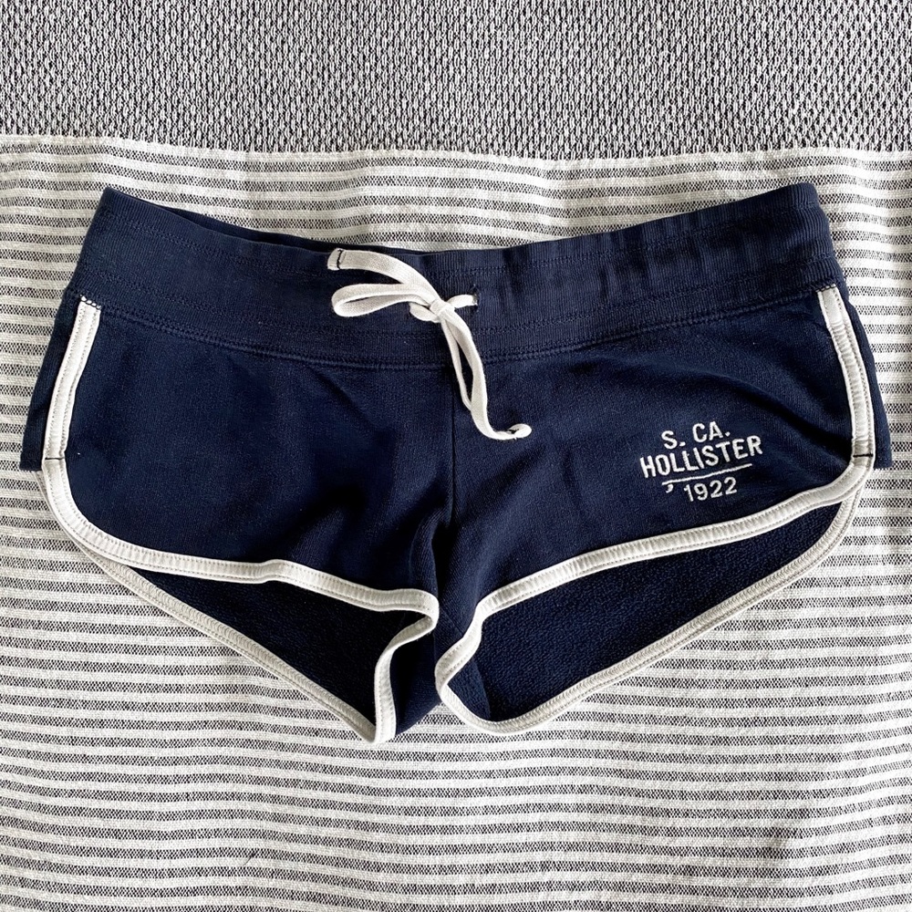 Hollister Contrast-Trim Drawstring Shorts